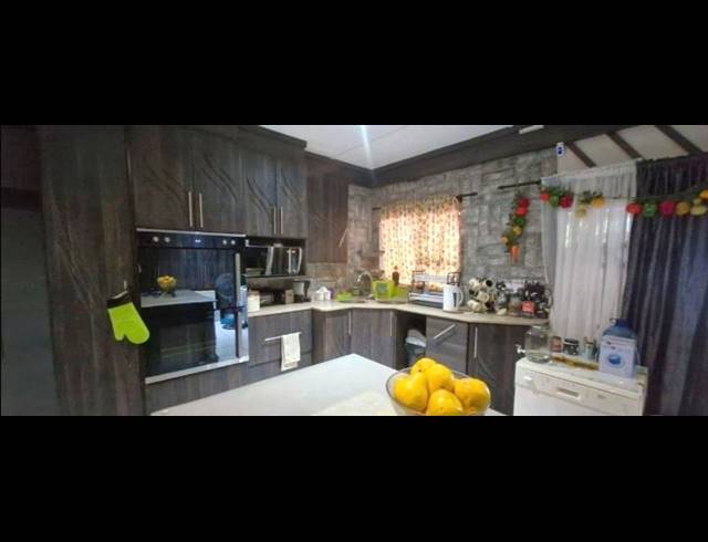 3 BEDROOM HOUSE FOR SALE IN ARBORETUM